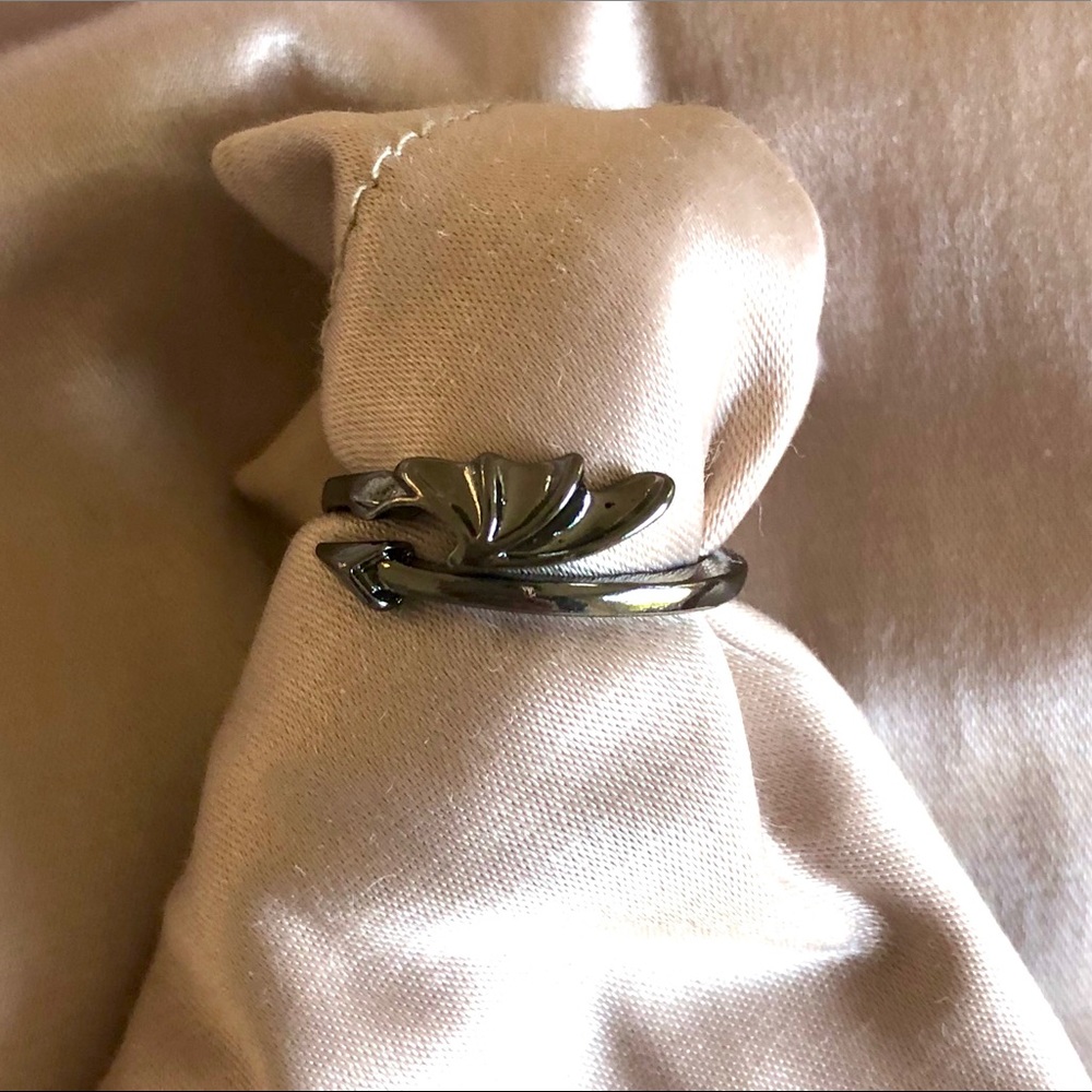 Arrow wings ring adjustable size